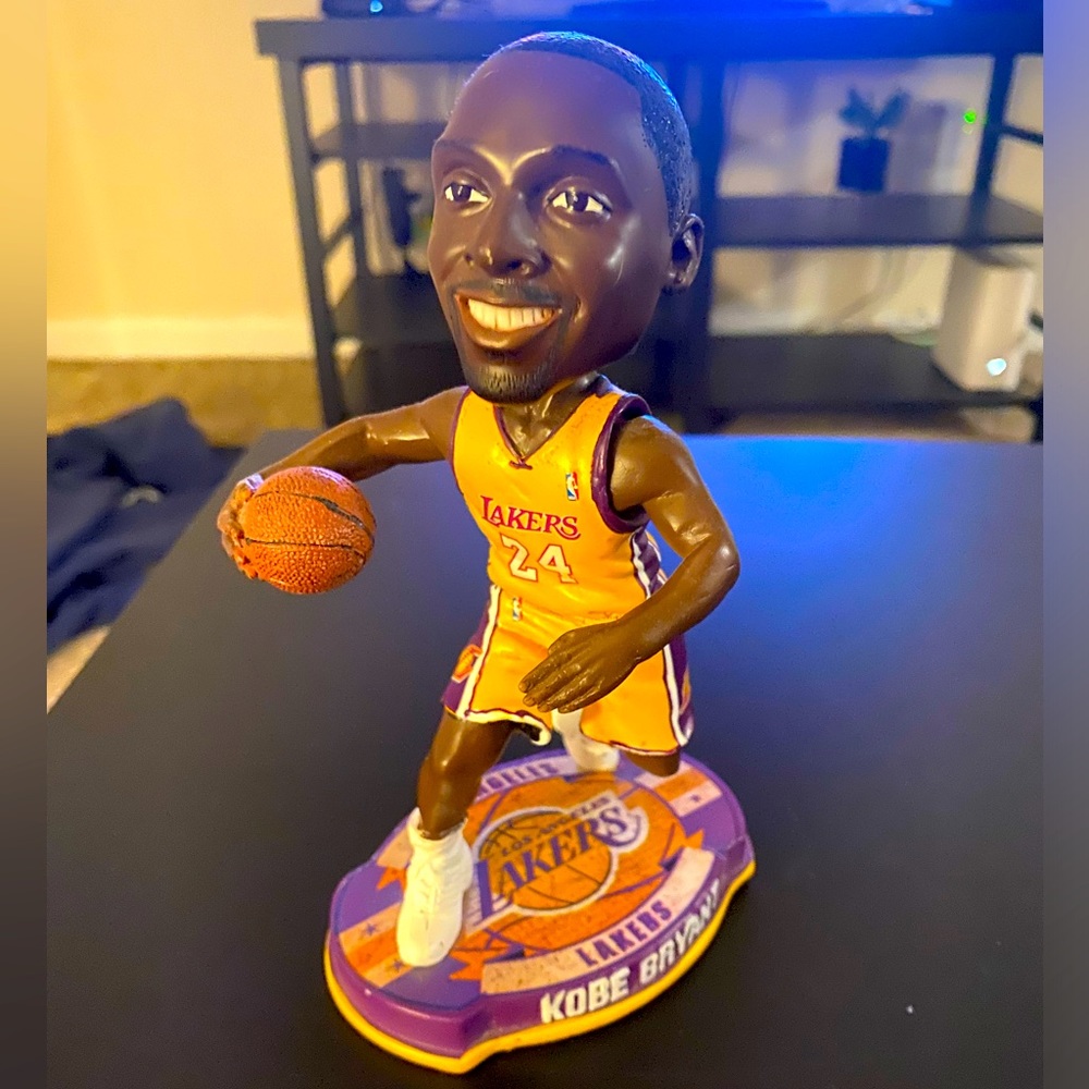 Kobe Bryant “Legends of the Court” #942/2011